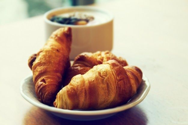 Petit-déjeuner croissants